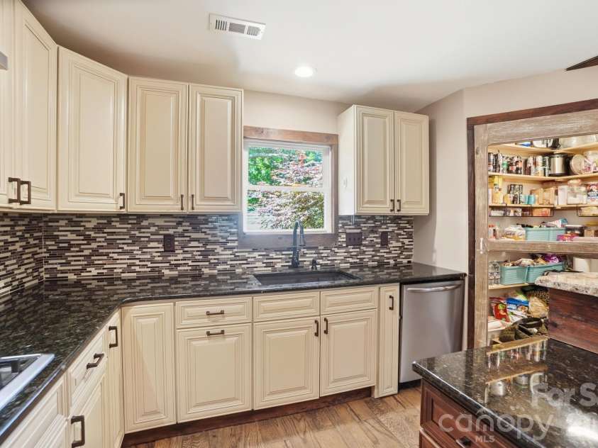 487 Linwood Road, Mooresville, NC 28115.  MLS# CAR4378629, YatesRealty ID 21966. 