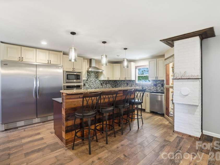 487 Linwood Road, Mooresville, NC 28115.  MLS# CAR4378629, YatesRealty ID 21966. 