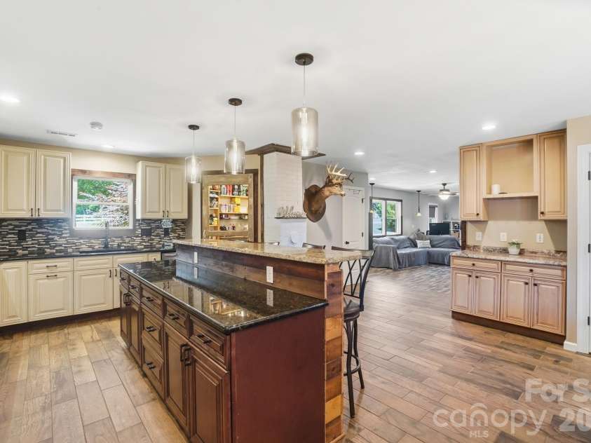 487 Linwood Road, Mooresville, NC 28115.  MLS# CAR4378629, YatesRealty ID 21966. Kitchen