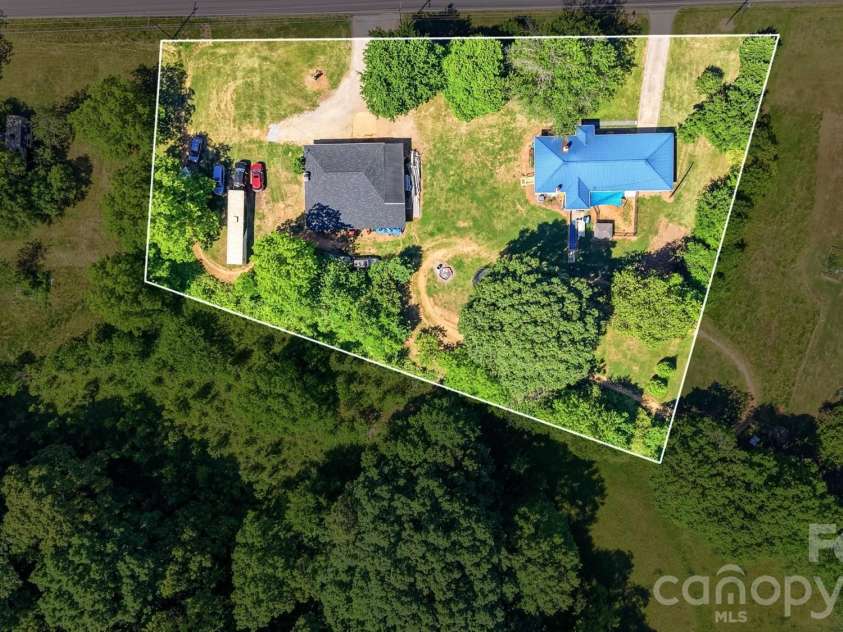 487 Linwood Road, Mooresville, NC 28115.  MLS# CAR4378629, YatesRealty ID 21966. Lot lines are approximate only for visual use