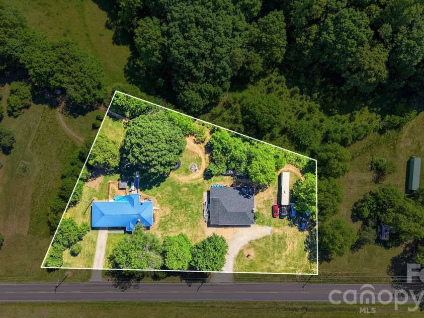 487 Linwood Road, Mooresville, NC 28115.  MLS# CAR4378629, YatesRealty ID 21966. Lot lines are approximate only for visual use