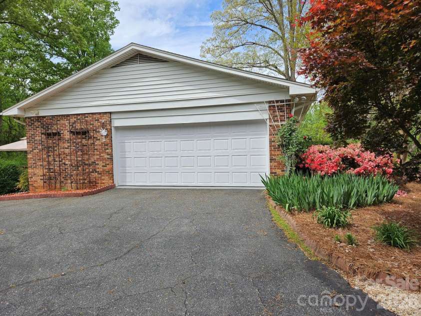 3241 Tanglewood Drive, Rock Hill, SC 29732.  MLS# CAR4364602, YatesRealty ID 21970. 
