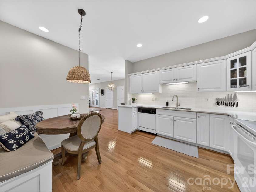 8437 Windsor Ridge Drive, Charlotte, NC 28277.  MLS# CAR4365812, YatesRealty ID 21971. 