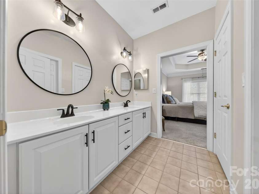 8437 Windsor Ridge Drive, Charlotte, NC 28277.  MLS# CAR4365812, YatesRealty ID 21971. 
