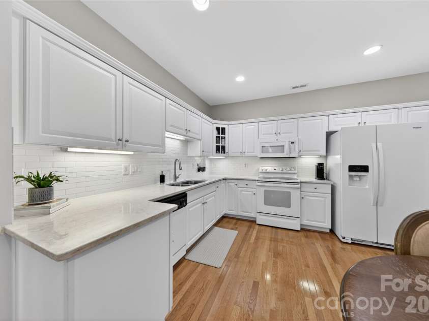8437 Windsor Ridge Drive, Charlotte, NC 28277.  MLS# CAR4365812, YatesRealty ID 21971. Beautiful upgrades