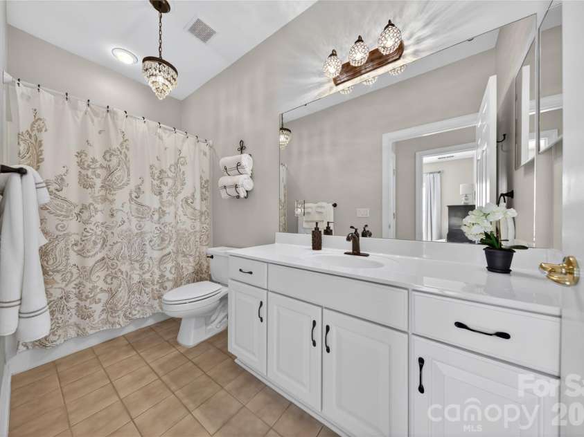 8437 Windsor Ridge Drive, Charlotte, NC 28277.  MLS# CAR4365812, YatesRealty ID 21971. Updated secondary bathroom