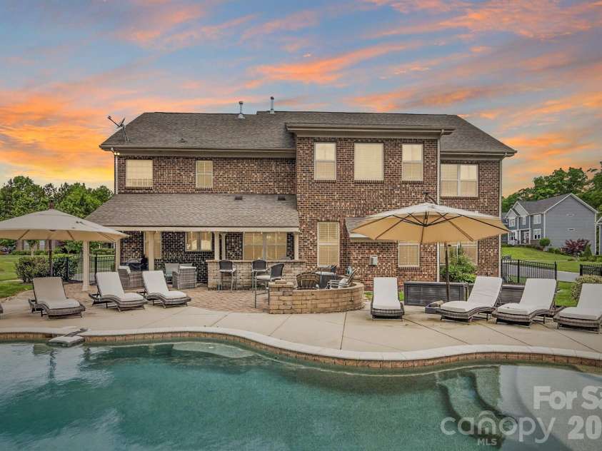 4046 Lake Prairie Drive, Matthews, NC 28104.  MLS# CAR4372953, YatesRealty ID 21972. 