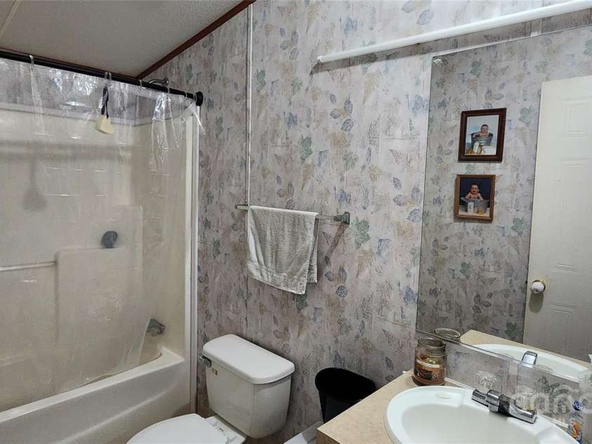 4688 Taxahaw Road, Lancaster, SC 29720.  MLS# CAR4273135, YatesRealty ID 21974. 2nd bathroom