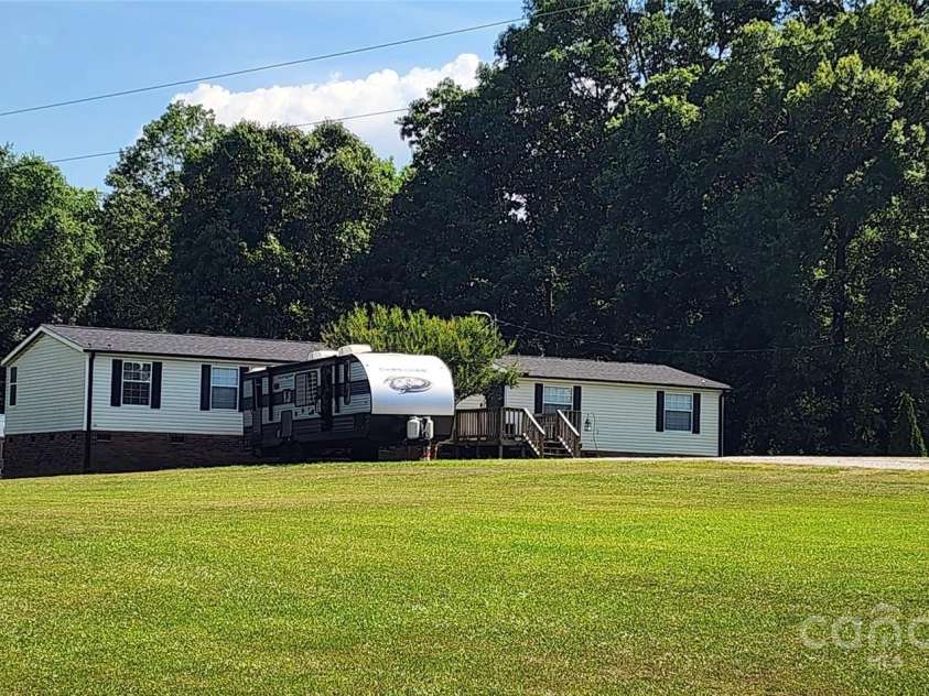 4688 Taxahaw Road, Lancaster, SC 29720.  MLS# CAR4273135, YatesRealty ID 21974. 