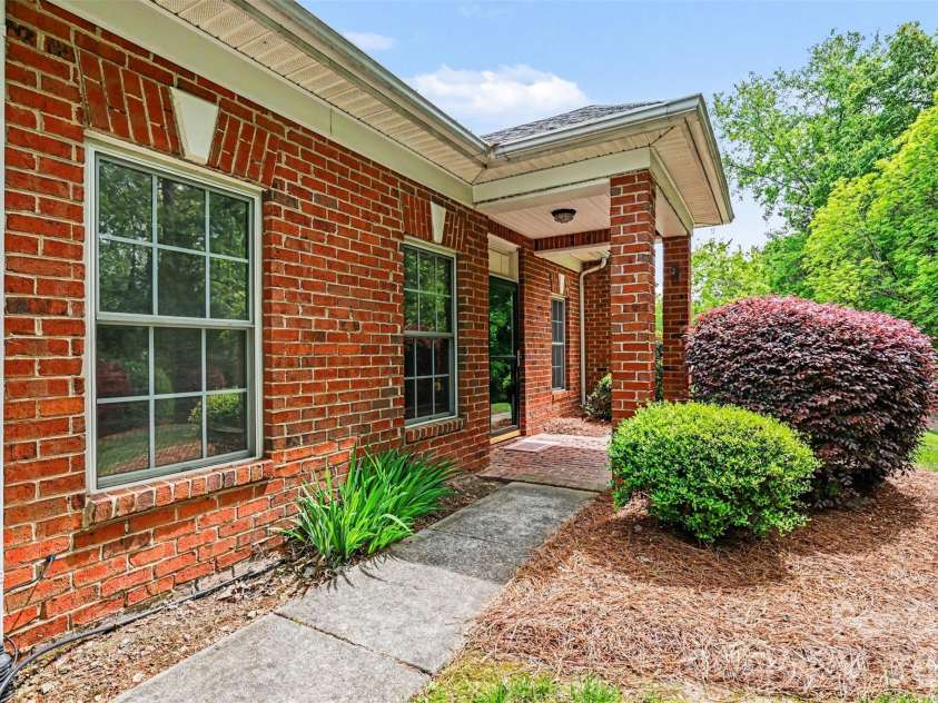 532 Wilmslow Road, Rock Hill, SC 29730.  MLS# CAR4370365, YatesRealty ID 21974. 