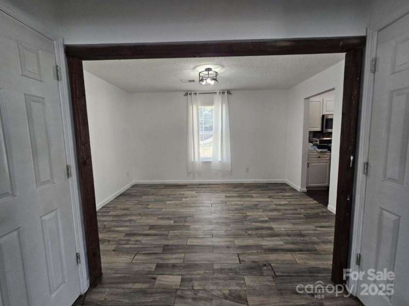 11 Long Glen Court, Columbia, SC 29229.  MLS# CAR4274784, YatesRealty ID 21975. 