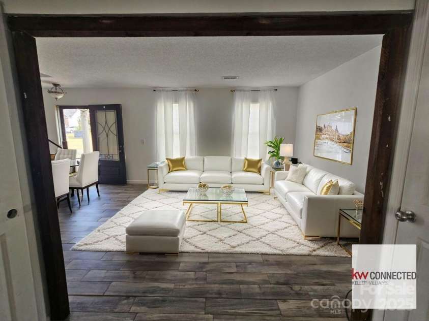 11 Long Glen Court, Columbia, SC 29229.  MLS# CAR4274784, YatesRealty ID 21975. Living Room Virtual Staging