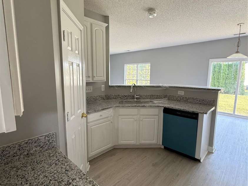2319 Wexford Way, Statesville, NC 28625.  MLS# CAR4374351, YatesRealty ID 21976. Spacious kitchen
