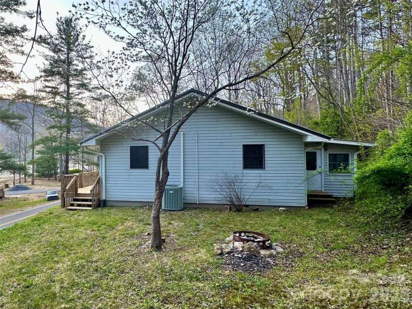 5381 State HWY 197 S Highway, Burnsville, NC 28714.  MLS# CAR4248281, YatesRealty ID 21977. 