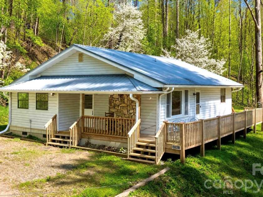5381 State HWY 197 S Highway, Burnsville, NC 28714.  MLS# CAR4248281, YatesRealty ID 21977. 