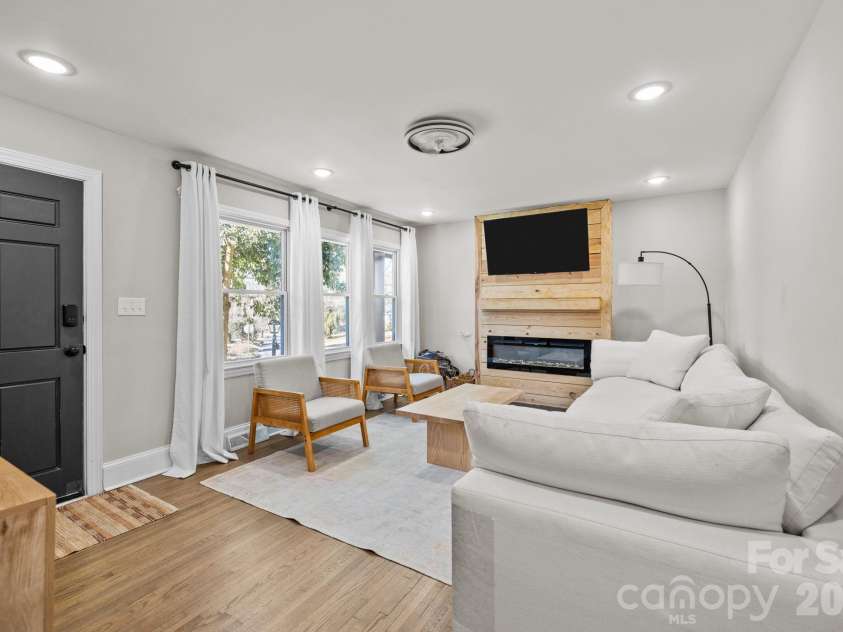 1036 Cutler Place, Charlotte, NC 28205.  MLS# CAR4374773, YatesRealty ID 21978. 