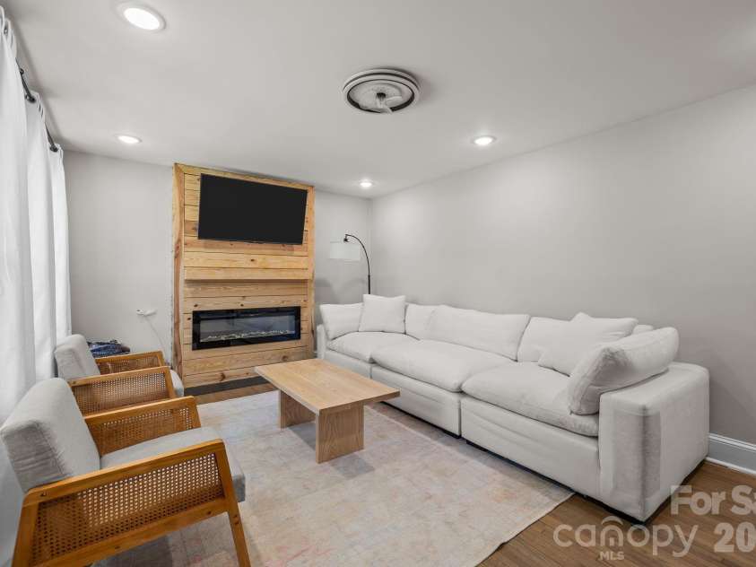 1036 Cutler Place, Charlotte, NC 28205.  MLS# CAR4374773, YatesRealty ID 21978. 