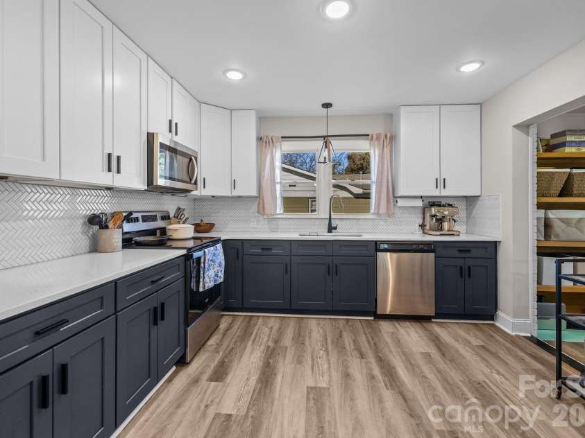 1036 Cutler Place, Charlotte, NC 28205.  MLS# CAR4374773, YatesRealty ID 21978. 