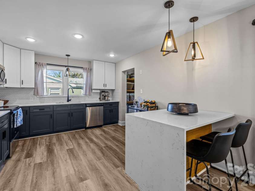 1036 Cutler Place, Charlotte, NC 28205.  MLS# CAR4374773, YatesRealty ID 21978. 