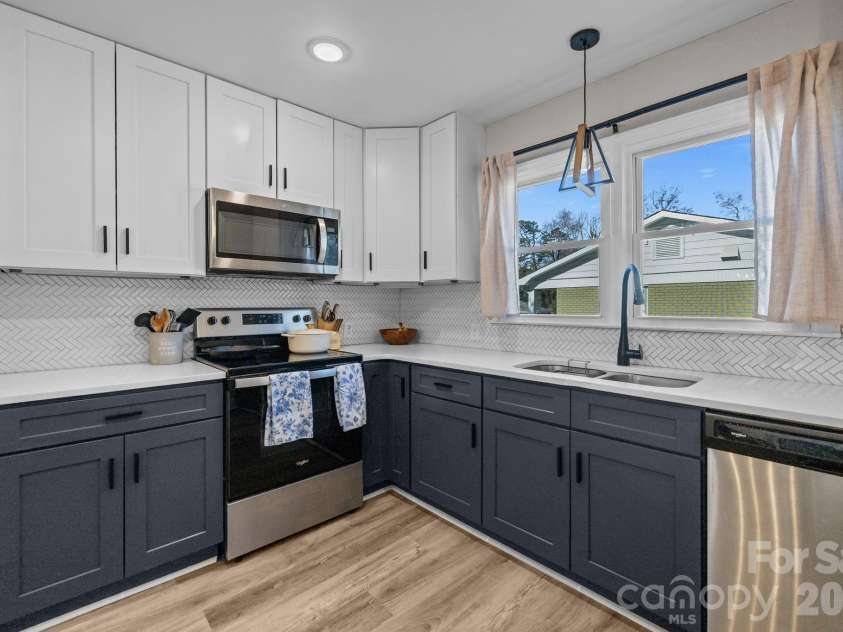 1036 Cutler Place, Charlotte, NC 28205.  MLS# CAR4374773, YatesRealty ID 21978. 