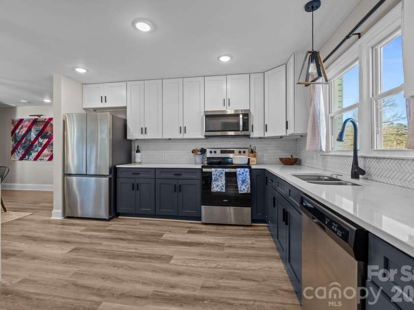 1036 Cutler Place, Charlotte, NC 28205.  MLS# CAR4374773, YatesRealty ID 21978. 