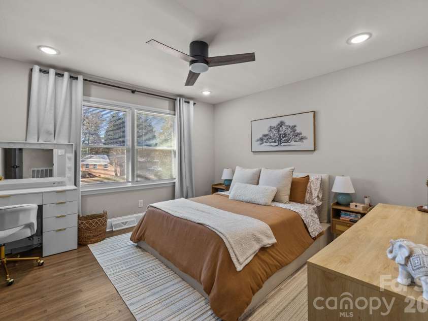 1036 Cutler Place, Charlotte, NC 28205.  MLS# CAR4374773, YatesRealty ID 21978. 