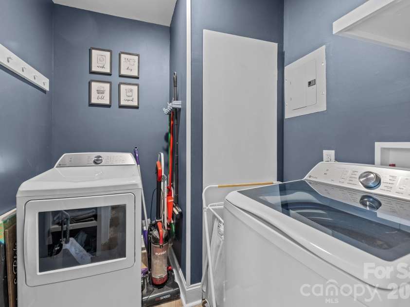 1036 Cutler Place, Charlotte, NC 28205.  MLS# CAR4374773, YatesRealty ID 21978. 