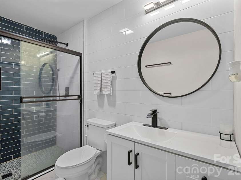 1036 Cutler Place, Charlotte, NC 28205.  MLS# CAR4407872, YatesRealty ID 21978. 2nd Bathroom