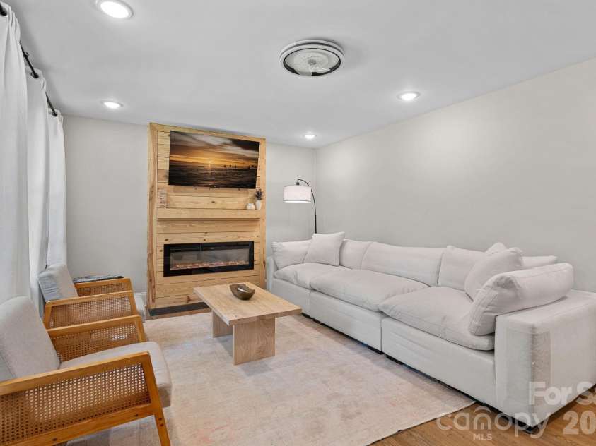 1036 Cutler Place, Charlotte, NC 28205.  MLS# CAR4407872, YatesRealty ID 21978. 