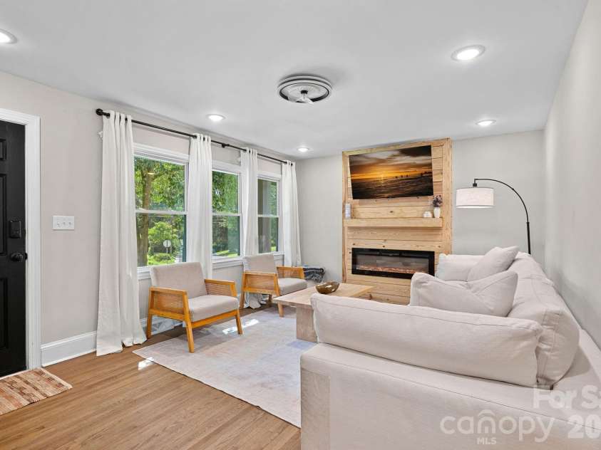 1036 Cutler Place, Charlotte, NC 28205.  MLS# CAR4407872, YatesRealty ID 21978. 