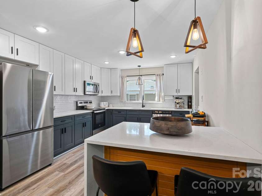 1036 Cutler Place, Charlotte, NC 28205.  MLS# CAR4407872, YatesRealty ID 21978. 