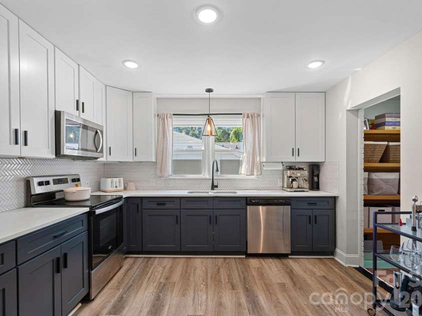 1036 Cutler Place, Charlotte, NC 28205.  MLS# CAR4407872, YatesRealty ID 21978. 