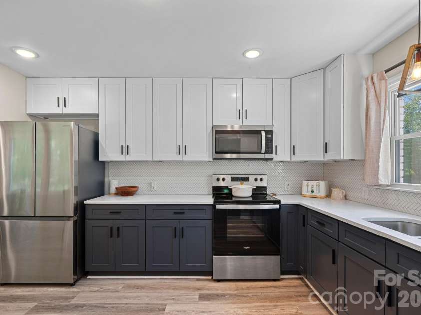1036 Cutler Place, Charlotte, NC 28205.  MLS# CAR4407872, YatesRealty ID 21978. 