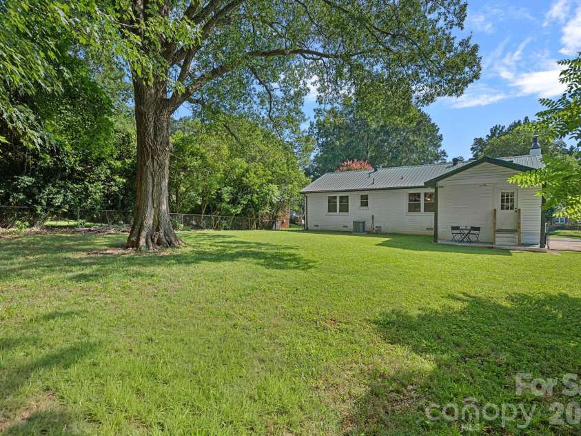 1036 Cutler Place, Charlotte, NC 28205.  MLS# CAR4407872, YatesRealty ID 21978. 