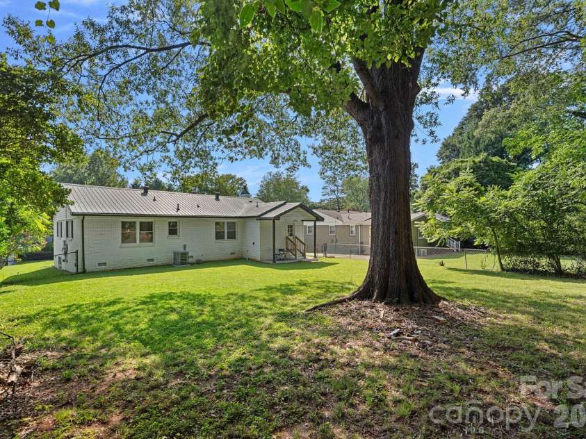 1036 Cutler Place, Charlotte, NC 28205.  MLS# CAR4407872, YatesRealty ID 21978. 