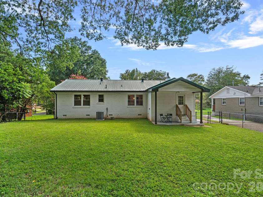 1036 Cutler Place, Charlotte, NC 28205.  MLS# CAR4407872, YatesRealty ID 21978. 