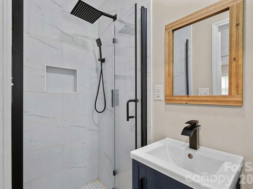 1036 Cutler Place, Charlotte, NC 28205.  MLS# CAR4407872, YatesRealty ID 21978. Primary Bathroom