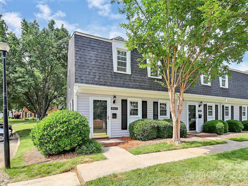 8062 Knights Bridge Road, Charlotte, NC 28210.  MLS# CAR4274826, YatesRealty ID 21978. 