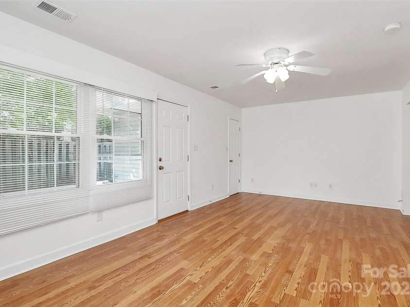 8062 Knights Bridge Road, Charlotte, NC 28210.  MLS# CAR4274826, YatesRealty ID 21978. 