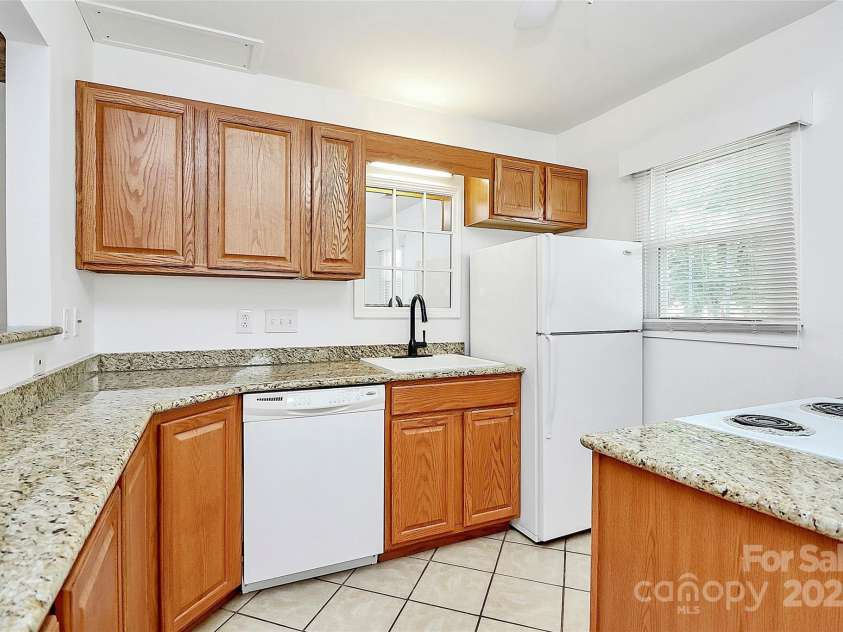 8062 Knights Bridge Road, Charlotte, NC 28210.  MLS# CAR4274826, YatesRealty ID 21978. 