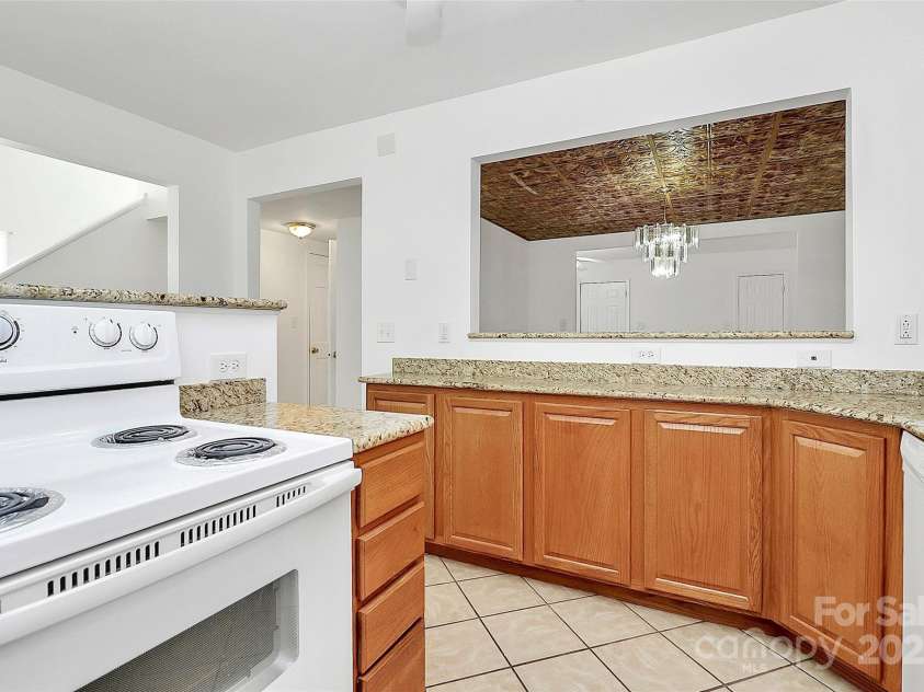 8062 Knights Bridge Road, Charlotte, NC 28210.  MLS# CAR4274826, YatesRealty ID 21978. 