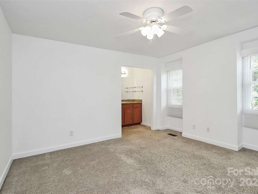 8062 Knights Bridge Road, Charlotte, NC 28210.  MLS# CAR4274826, YatesRealty ID 21978. 