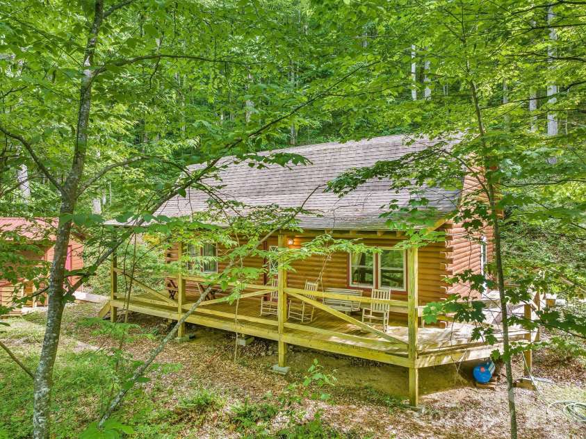 51 Spruce Street, Maggie Valley, NC 28751.  MLS# CAR4378166, YatesRealty ID 21979. 