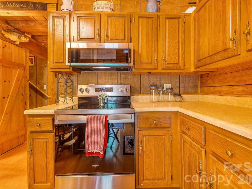 51 Spruce Street, Maggie Valley, NC 28751.  MLS# CAR4378166, YatesRealty ID 21979. 