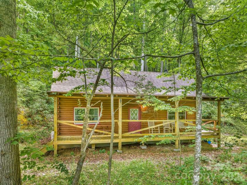 51 Spruce Street, Maggie Valley, NC 28751.  MLS# CAR4378166, YatesRealty ID 21979. 