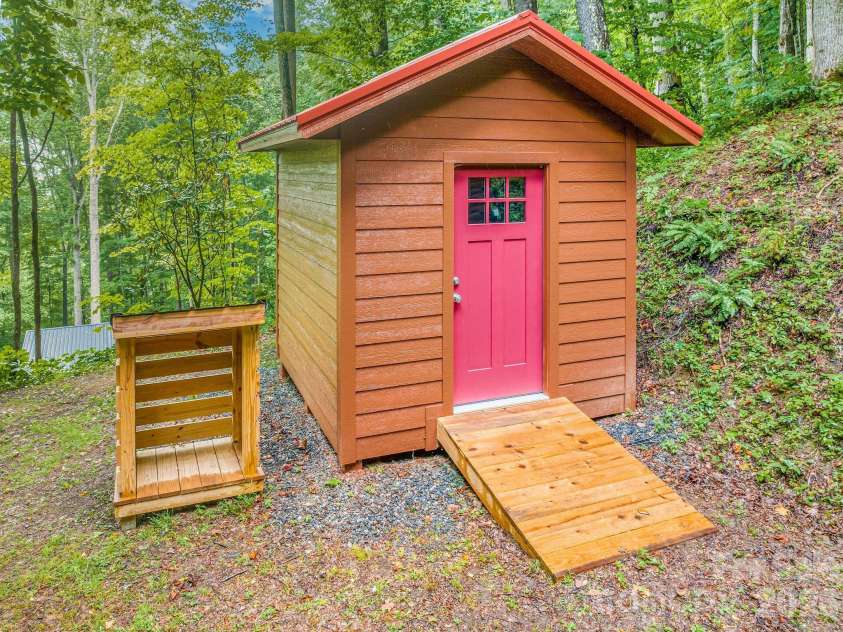 51 Spruce Street, Maggie Valley, NC 28751.  MLS# CAR4378166, YatesRealty ID 21979. 