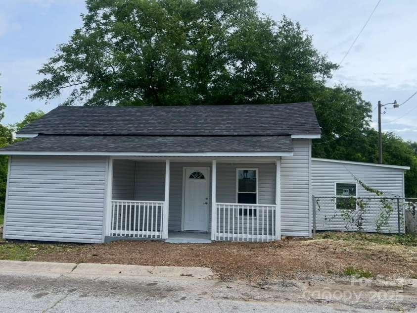 39 White Street, Chester, SC 29706.  MLS# CAR4268079, YatesRealty ID 2198. 