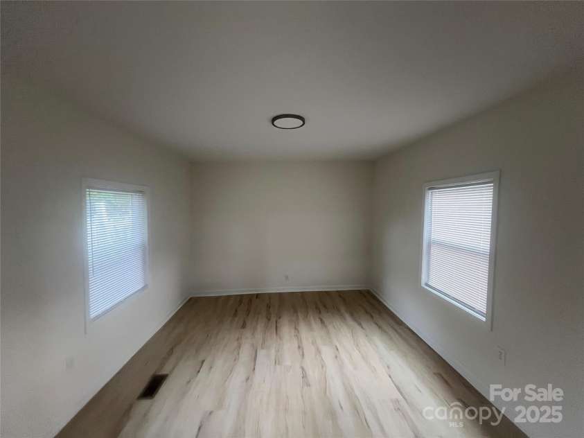 39 White Street, Chester, SC 29706.  MLS# CAR4268079, YatesRealty ID 2198. 