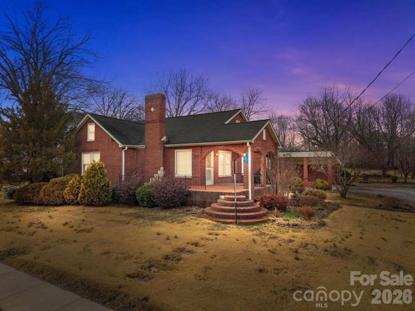 911 Long ES Street, Salisbury, NC 28144.  MLS# CAR4350433, YatesRealty ID 2198. 