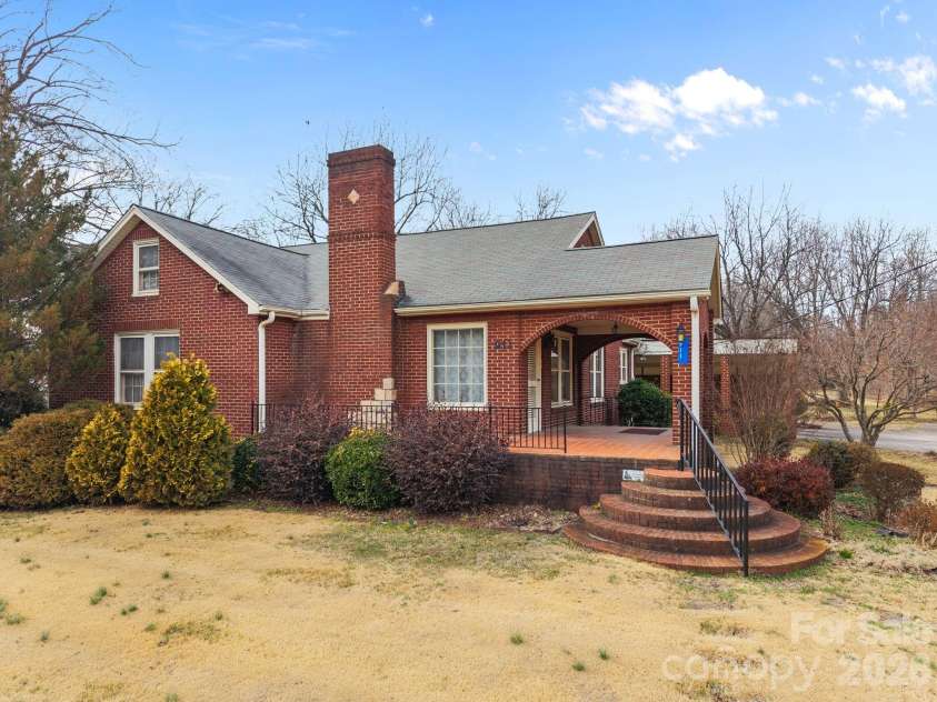 911 Long ES Street, Salisbury, NC 28144.  MLS# CAR4350433, YatesRealty ID 2198. 